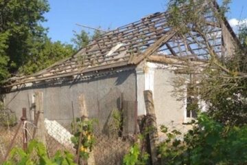 Enemy attacks Kherson and two settlements in region, wounded reported