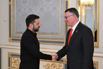 Zelensky discusses joint arms production with Israel’s FM