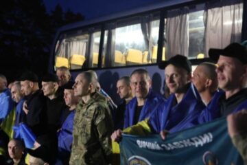 Ukraine returns soldiers from Russian captivity