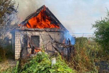 Russian strikes kill one civilian, injure 17 others in Kherson region