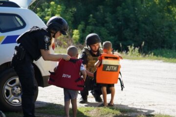 Mandatory evacuation of families with children begins in 19 more settlements of Donetsk region