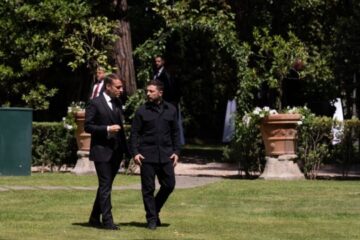 Zelensky informs Macron of conversation with Trump