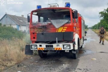 Russian forces shell firefighters extinguishing car blaze in Zaporizhzhia region