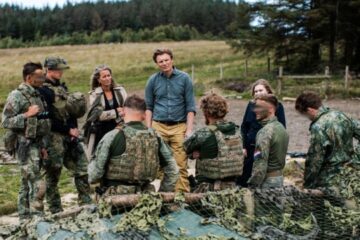 Dutch defense minister visits Ukrainian troops training in UK