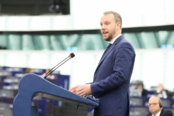Putin can easily deceive Trump – MEP