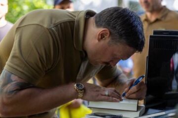 Usyk visits wounded National Guard soldiers at medical center