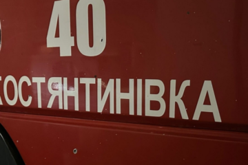 Russians attack rescuers in Kostiantynivka with drones, vehicle is damaged