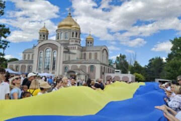 30-meter flag unfurled and car rally held in Ottawa to mark Ukraine’s Independence Day