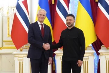 Zelensky, Støre hold talks on defense, sanctions, security guarantees