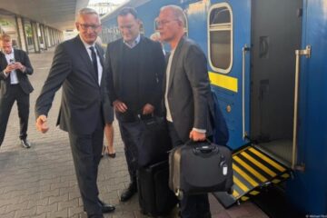 Leaders of two German coalition factions arrive in Kyiv