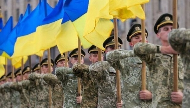 Half of Ukrainians ready to take up arms or otherwise help country’s army – poll