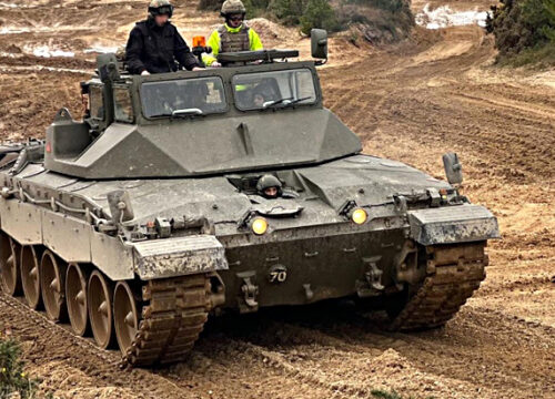 UK’s Defence Ministry shows Ukrainian soldiers mastering Challenger 2 tanks