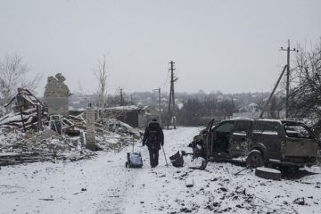 Russian troops are turning Bakhmut into “a total ruin,” Ukrainian regional military chief says