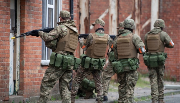 Canadian military shows Ukrainian recruits in urban combat training