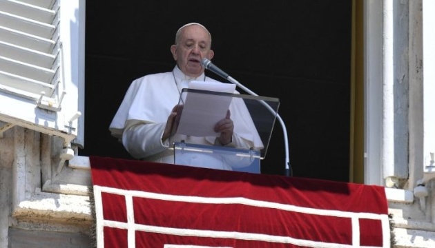 Pope urges believers not to forget about war-torn Ukraine