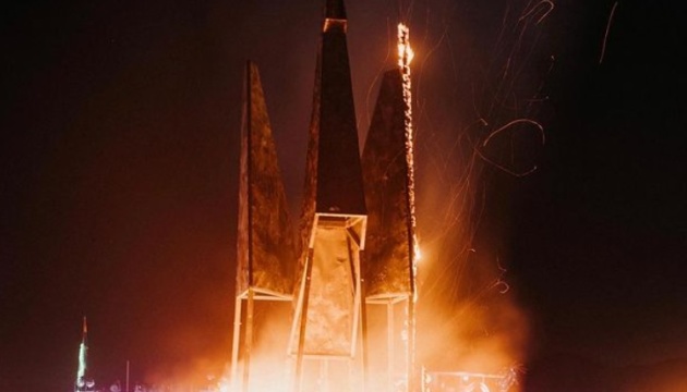 Ukrainian “Phoenix bird” stars at Burning Man