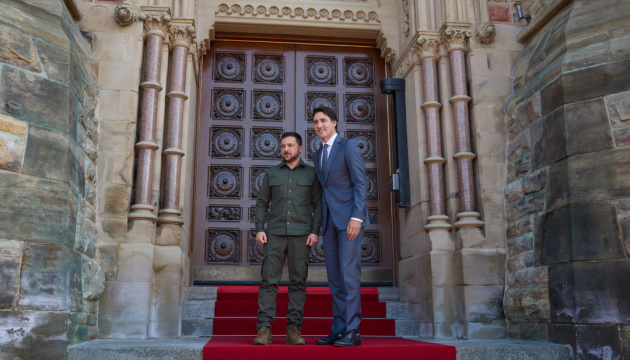 Trudeau, Zelensky meet with Ukrainian community in Toronto