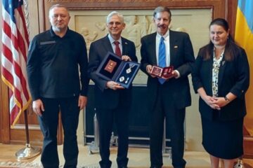 Kostin presents US Attorney General with Ukrainian Order